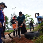 Peringati Hari Pohon Sedunia, Wako Edi Kamtono Tanam Pohon di Serdam