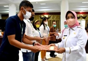Bupati Erlina Launching Rumah CSR