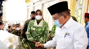 Jusuf Kalla Resmikan Masjid Agung Al-Falah