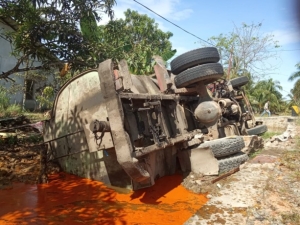 Truk CPO Terguling