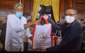 Presiden RI Kembali Salurkan 3000 Paket Bantuan untuk Korban Banjir Sintang