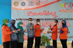 Kobar Berjaya Kampung KB Mandiri ke-2 di Pontianak