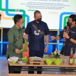 Lomba Buat Es Lidah Buaya, Menteri Sandi Juara 1, Wako Edi Kamtono Juara 2