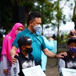 Setor Sampah ke Bank Sampah, Si Kembar Faris-Daris Raup Rp50 ribu/bulan