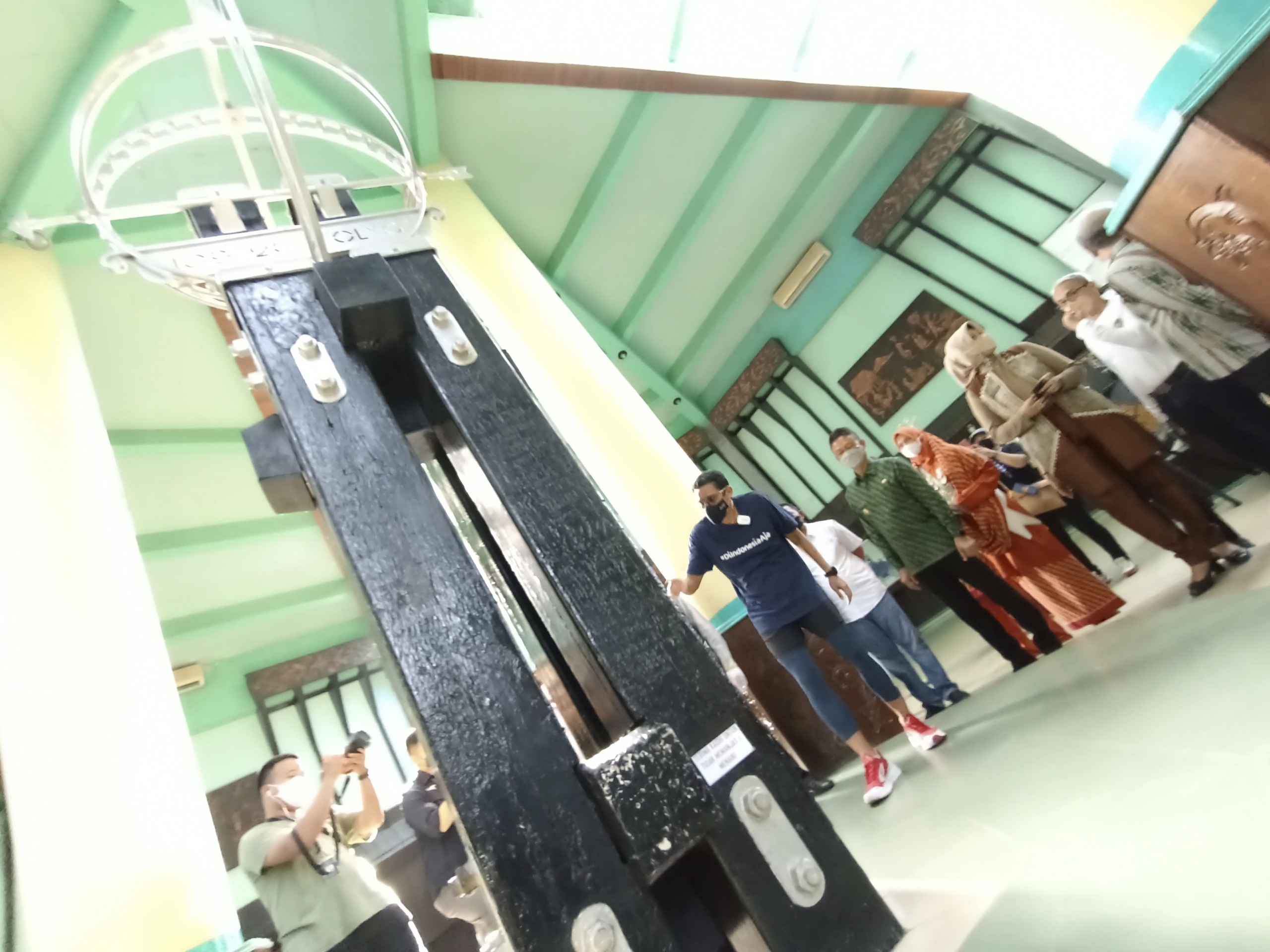 Terima Sertifikat Lintas Tugu Khatulistiwa, Sandiaga Kampanyekan “Ayo ke Pontianak”