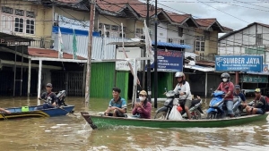 Kirim 5000 Paket Bantuan ke Sintang