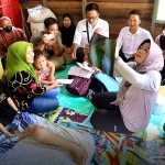 Jenguk Yatimah dan Berikan Bantuan