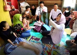 Jenguk Yatimah dan Berikan Bantuan