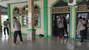 Bersih-bersih 24 Rumah Ibadah