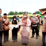 Bupati Erlina Puji Kekompakan Kades Peniti Besar dan Camat Segedong