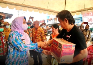 Serahkan Bantuan Korban Kebakaran, Semoga Bermanfaat