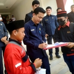 DPRD Sintang Didemo, Ketua Dewan Jawab dan Tandatangani 4 Tutuntutan GMNI