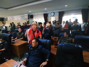 DPRD Sintang Digeruduk Puluhan Masa