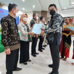 Borong Dua Penghargaan