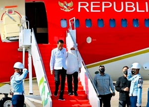 Presiden Jokowi dan Ibu Iriana Tiba di Kalbar