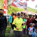 Bupati Erlina Membaur dengan Masyarakat Sadaniang