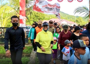 Bupati Erlina Membaur dengan Masyarakat Sadaniang