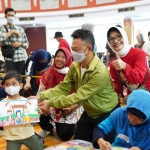 Edi Nilai Lomba Mewarnai Inspirasi Anak Lebih Kreatif