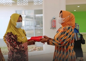 Ajak Rakyatnya Pasang Bendera Merah Putih