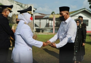 Bupati Erlina Serahkan Remisi 372 Narapidana