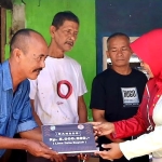 Bentuk Keprihatinan, Bupati Erlina Kunjungi dan Berikan Bantuan Korban Kebakaran