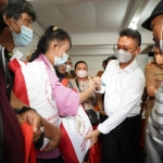 Serahkan Paket Bantuan ke Pedagang Flamboyan, Edi Sampaikan Salam dari Presiden