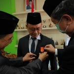 Terima Lencana Kehormatan DHN 45 RI