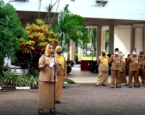 Bupati Erlina Ingatkan ASN untuk Disiplin Patuhi Jam Kerja