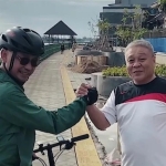 Edi Sapa Warga di Waterfront
