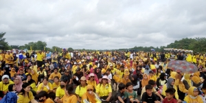 HUT Golkar ke-58, Ribuan Peserta Jalan Sehat Kuningkan Eks Lapter Susilo Sintang