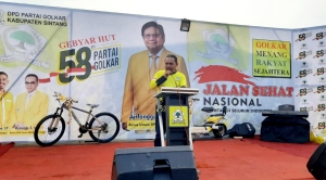 Jalan Sehat HUT Golkar ke-58, Wabup Melkianus: Tetaplah Kompak dengan Kebersamaan