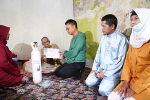 Wako Edi Kamtono Serahkan Bantuan untuk Zulkifli