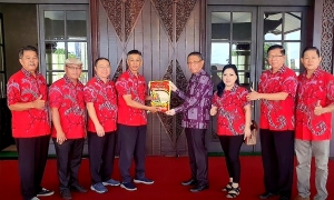Peduli Korban Banjir di Kalbar, PSMTI Salurkan 1 Ton Beras dan 1.000 Dus Mie Instan
