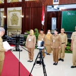 Bupati Erlina dan Sekda Ismail Dikukuhkan sebagai Tim TPAKD Kalbar