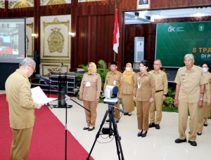 Bupati Erlina dan Sekda Ismail Dikukuhkan sebagai Tim TPAKD Kalbar