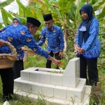 Edi-Bahasan Ziarah ke Makam HM Suwignyo dan Atmo Umar