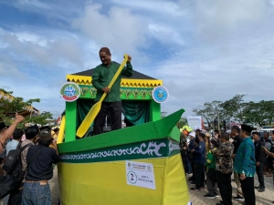 Perahu Lancang Kuning Kafilah Pontianak Arungi Jalanan di Ketapang