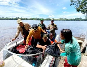 Peket Sembako untuk Ringankan Beban Warga Terdampak Banjir