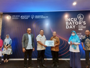 Bappeda Pontianak Terima Penghargaan dari Rektor Untan