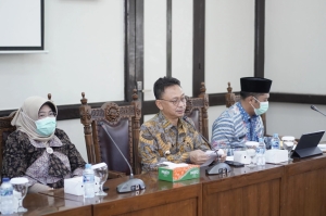 Lurah dan Camat Diminta Laporkan Penimbun Sembako