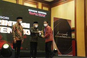 Pontianak Raih Anugerah Revolusi Mental