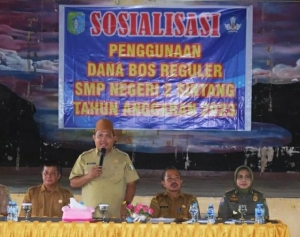 Wabup Melkianus Ingatkan Kepsek SMPN 2 Jangan Anti Kritik