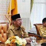 Sekda Mempawah, H Ismail rapat koordinasi (Rakor) bersama Kementerian Dalam Negeri (Kemendagri) RI yang dipimpin oleh Wamendagri John Wempi Wetipo secara daring di Balai Junjung Titah Kantor Bupati Mempawah, Senin (2/1/2023).