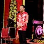 Momen Kenalkan Seni Budaya Dayak pada Generasi Muda