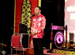 Momen Kenalkan Seni Budaya Dayak pada Generasi Muda