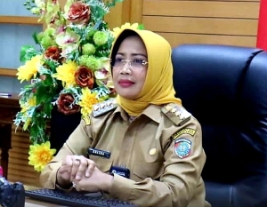 Bupati Erlina Berikan Materi Simposium Nasional