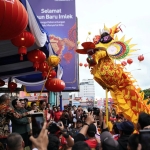 Menteri Erick Thohir Saksikan Karnaval 26 Naga di Pontianak