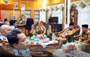 Minta Imigrasi Tingkatkan Pelayanan dan Awasi Pekerja Asing dengan Maksimal