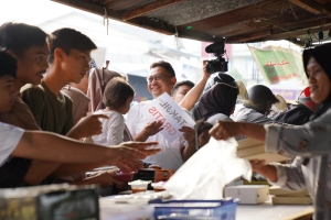 Wako Edi dan Evan Hobby Makan Borong dan Gratiskan Takjil