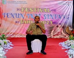 Bupati Jarot: Tenun Ikat “Sintang” Mendunia